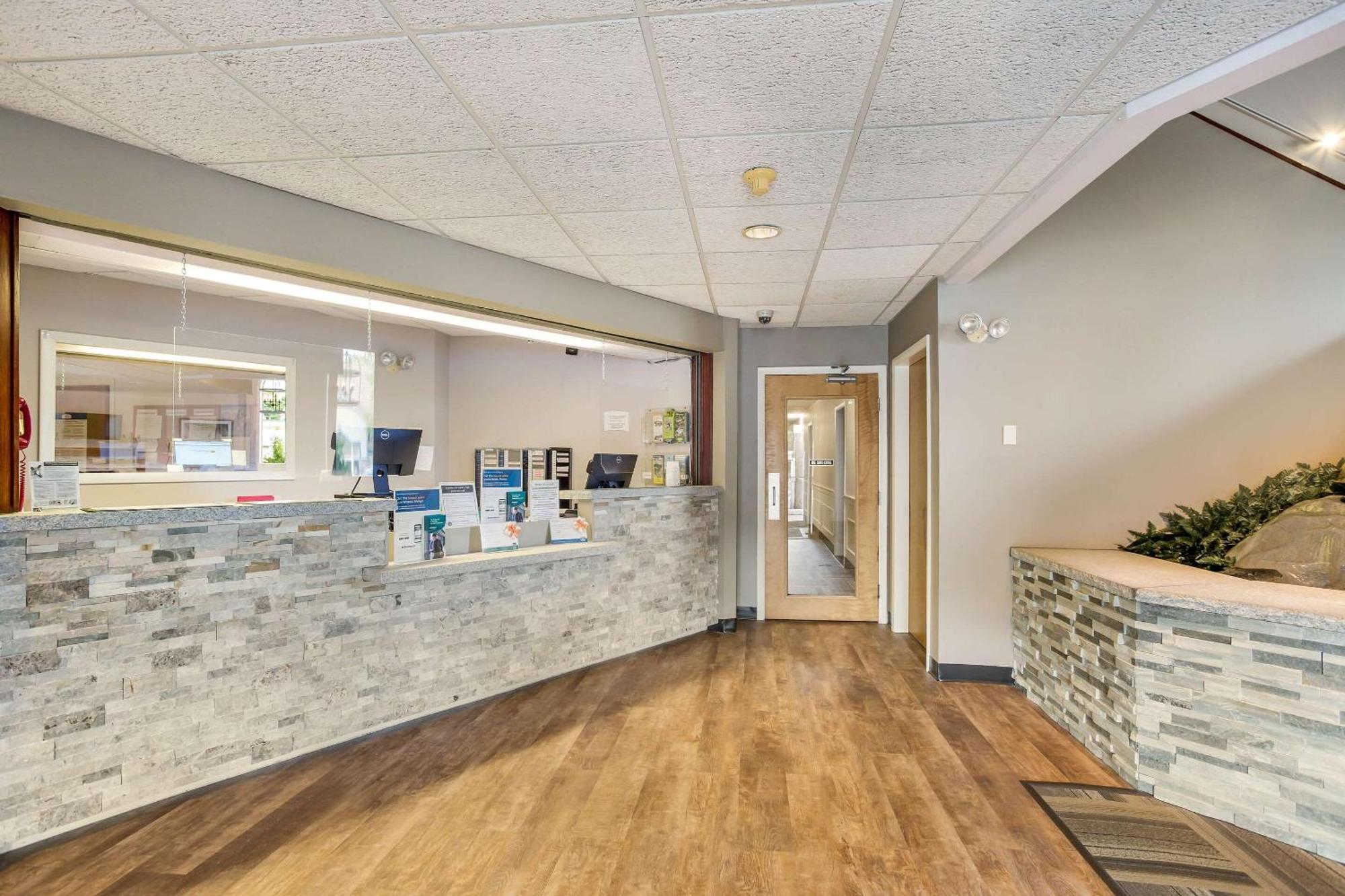 Quality Inn & Suites Gorham Exteriör bild