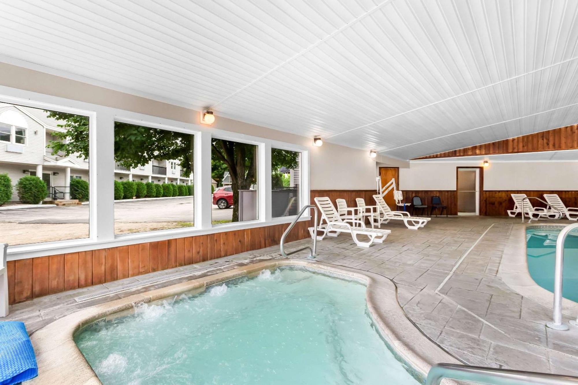 Quality Inn & Suites Gorham Exteriör bild