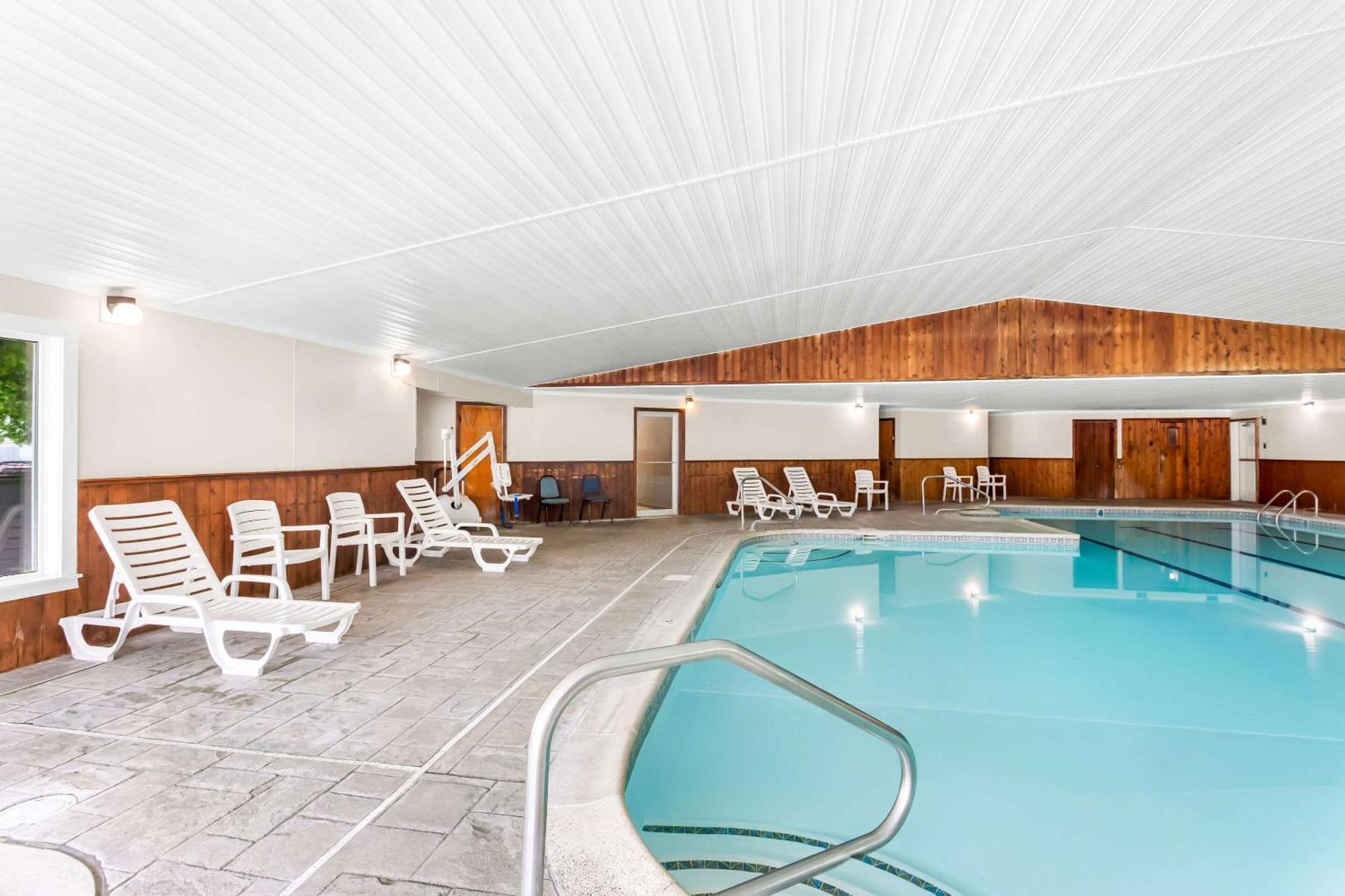 Quality Inn & Suites Gorham Exteriör bild