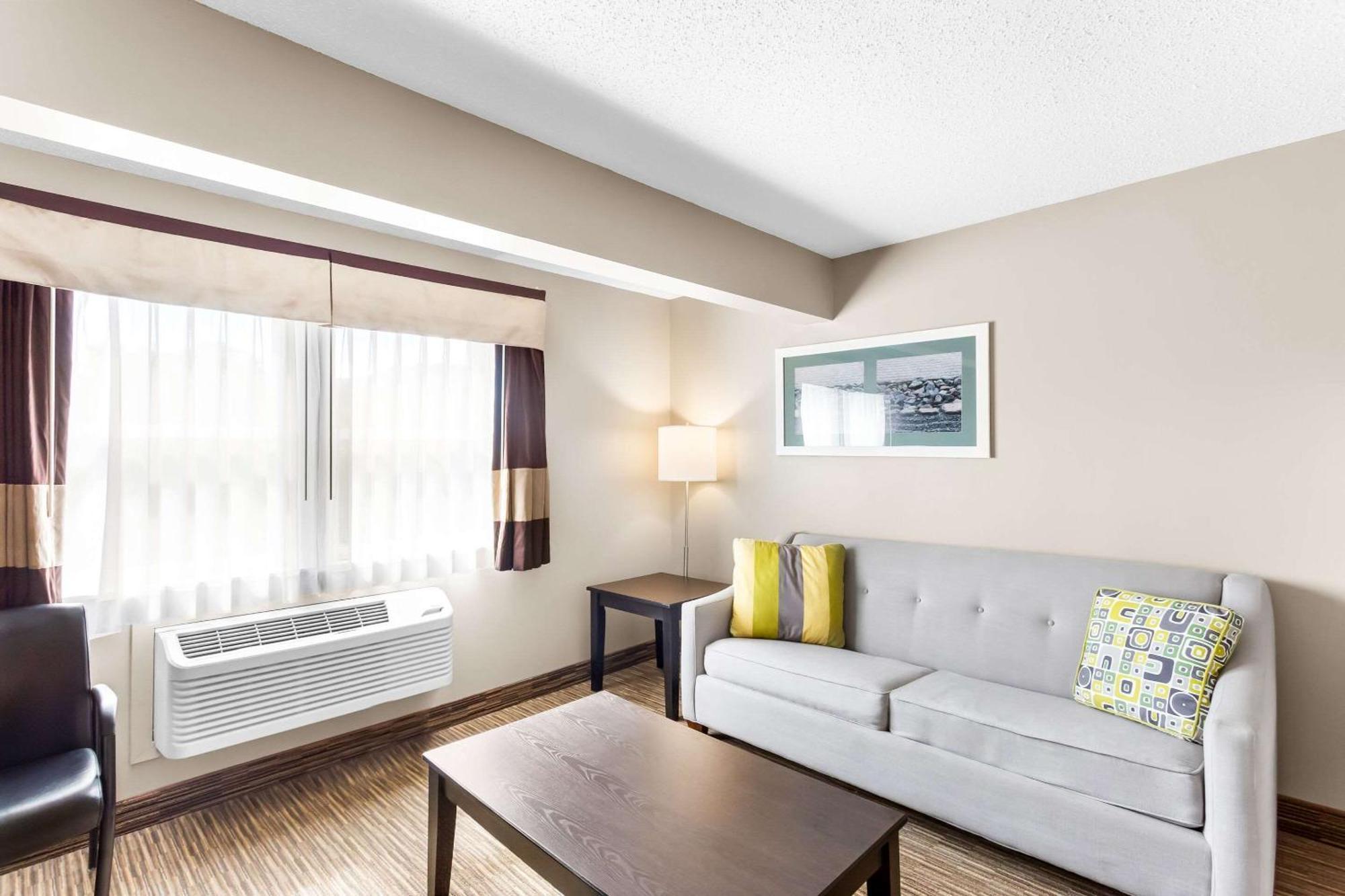 Quality Inn & Suites Gorham Exteriör bild